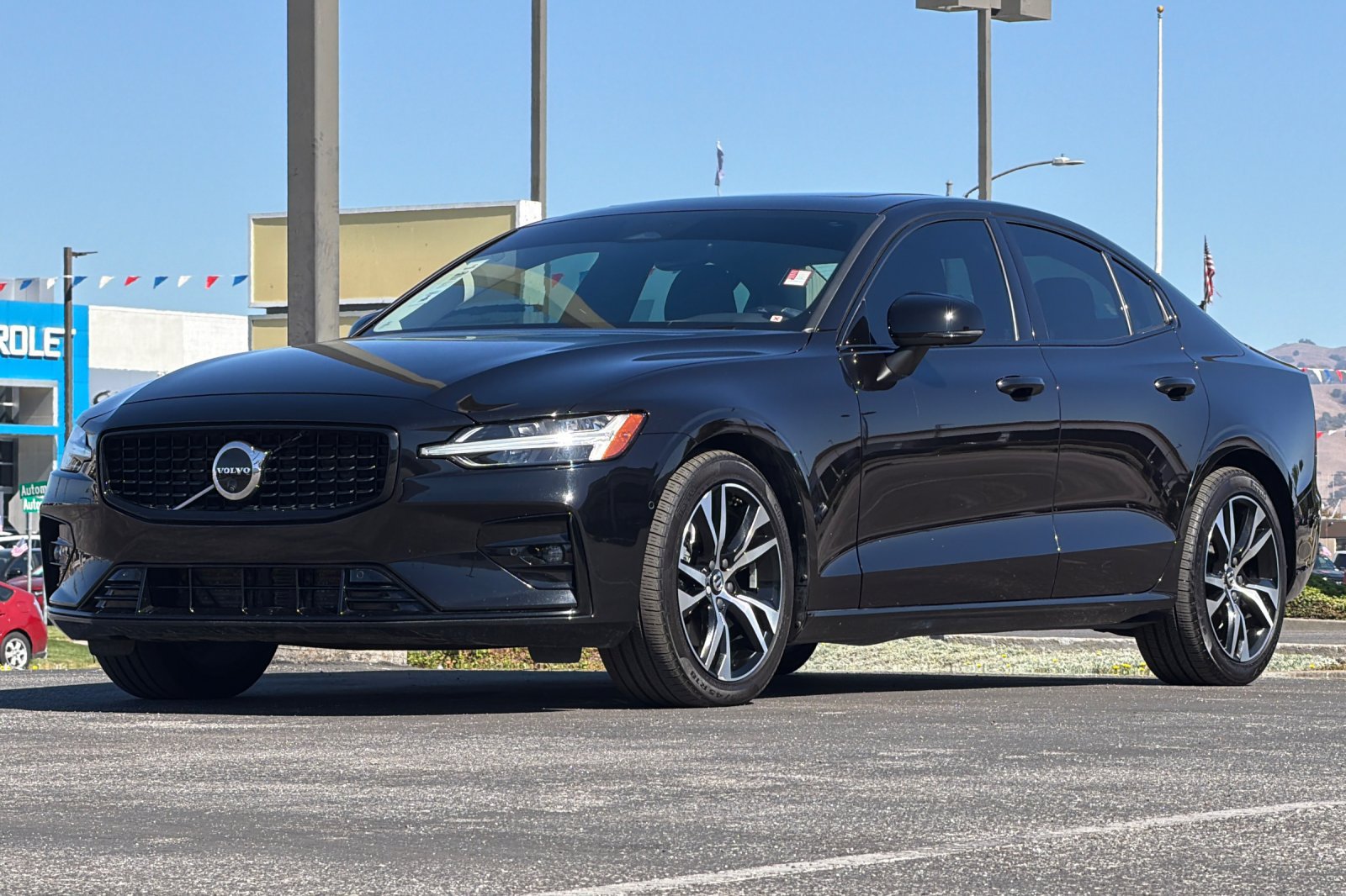 Used 2025 Volvo S60 B5 Plus AWD/4WD image 9
