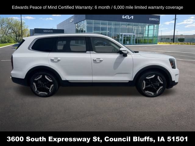 Used 2025 Kia Telluride EX w/ EX Captain's Chair Package AWD/4WD image 2