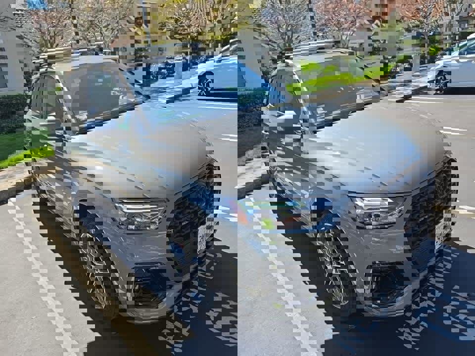 Used 2025 Audi Q5 e Premium Plus w/ Premium Plus Package image 2