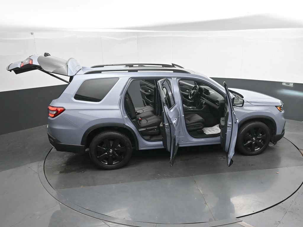 Used 2025 Honda Pilot Black Edition image 42