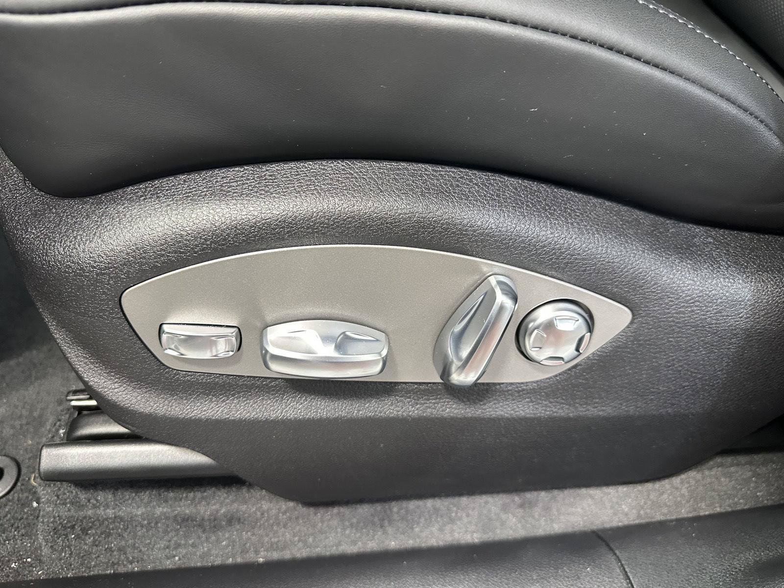 New 2026 Porsche Macan AWD/4WD image 19