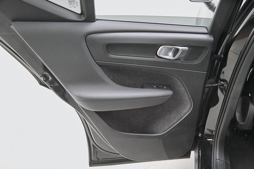 Certified 2024 Volvo XC40 B5 Plus w/ Protection Package Premier image 20