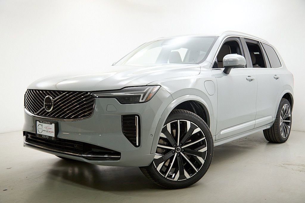 New 2026 Volvo XC90 T8 Plus w/ Protection Package image 2