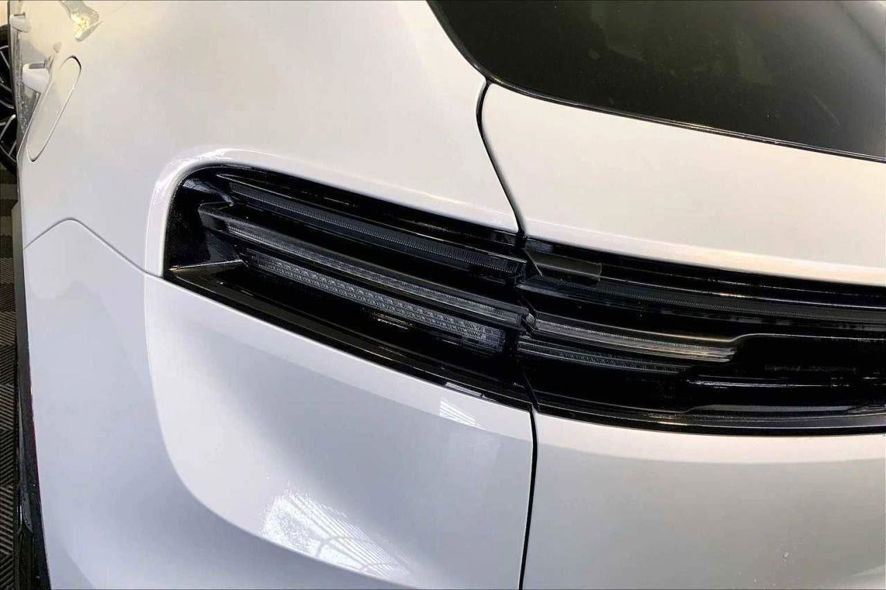 New 2025 Porsche Macan Electric image 85