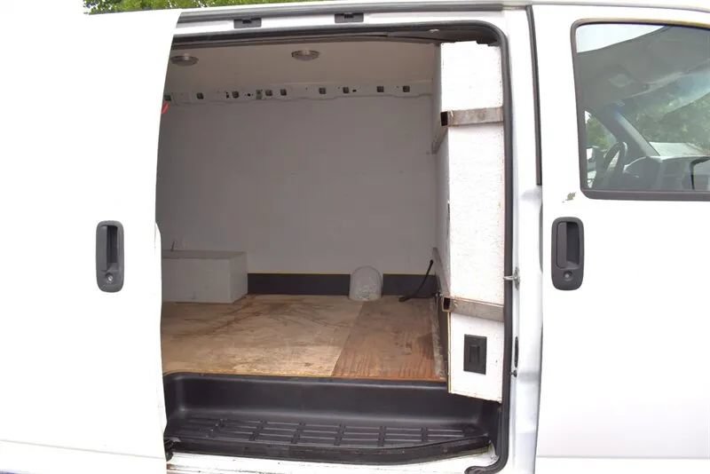 Used 2006 Chevrolet Express 3500 RWD image 21