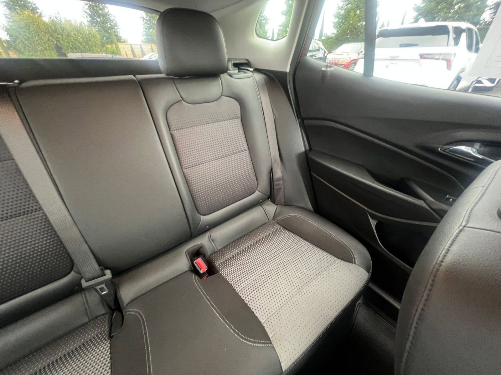 Used 2025 Chevrolet Trax LT image 37