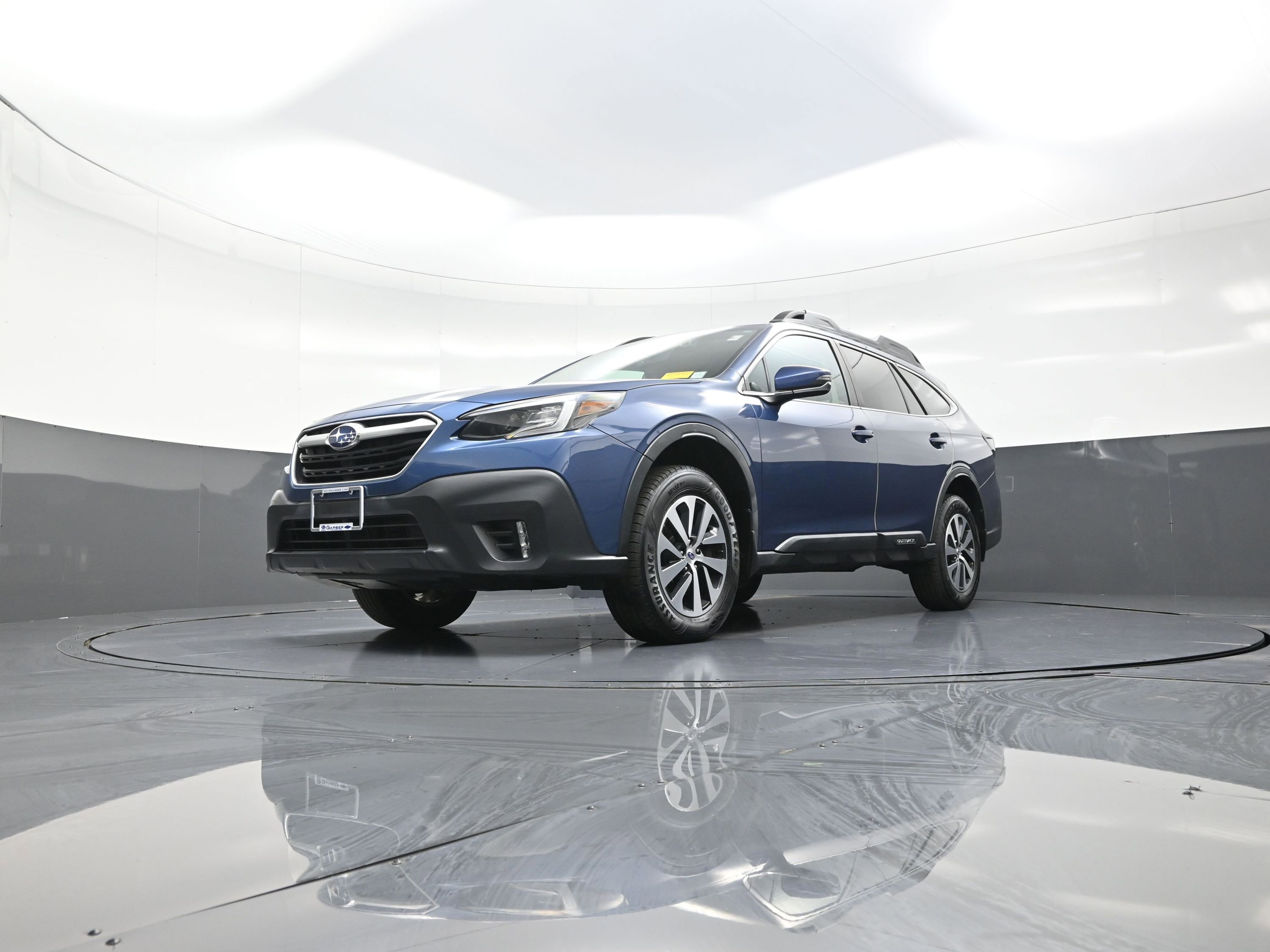 Used 2020 Subaru Outback Premium image 11