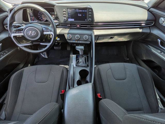 Used 2022 Hyundai Elantra SE FWD image 17