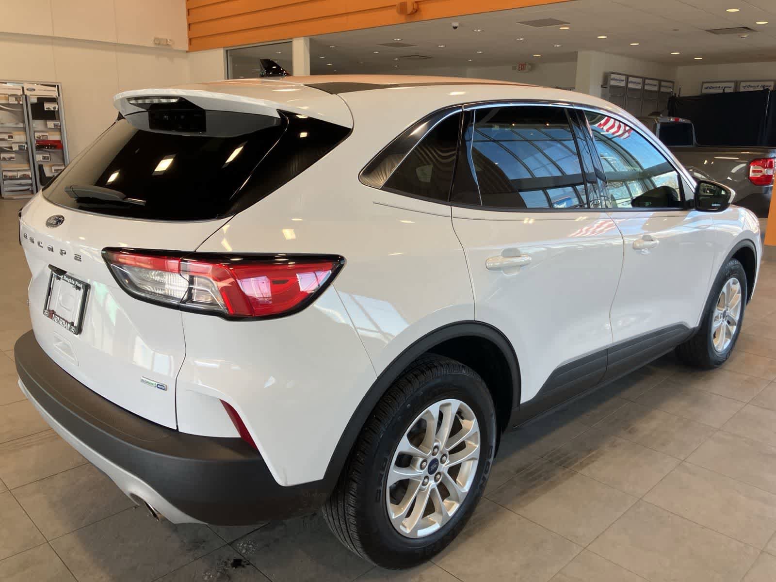 Used 2020 Ford Escape SE image 5