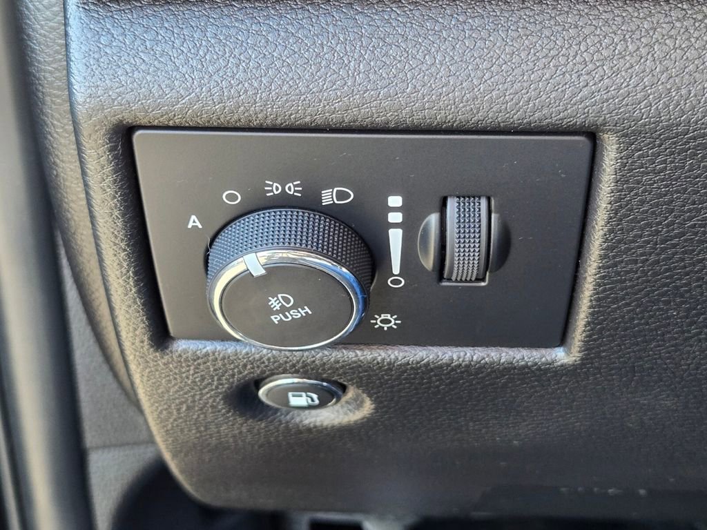 Used 2021 Jeep Grand Cherokee Laredo X image 27