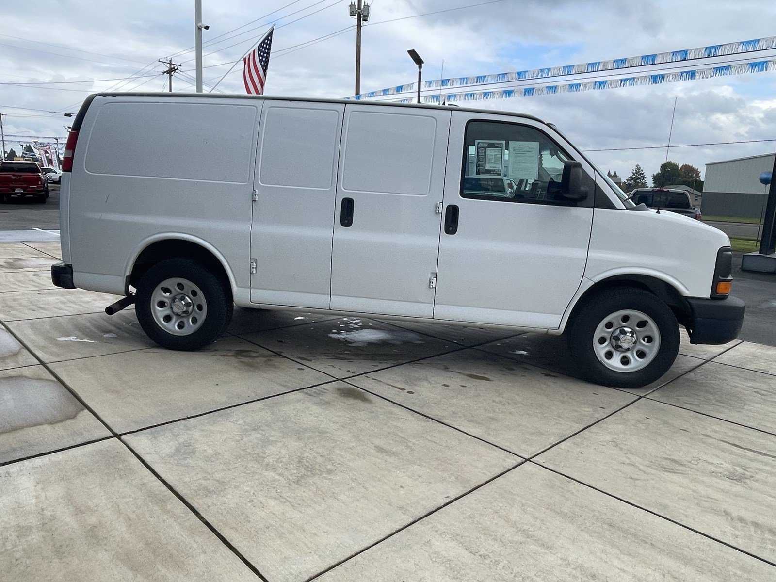 Used 2010 Chevrolet Express 1500 RWD image 7