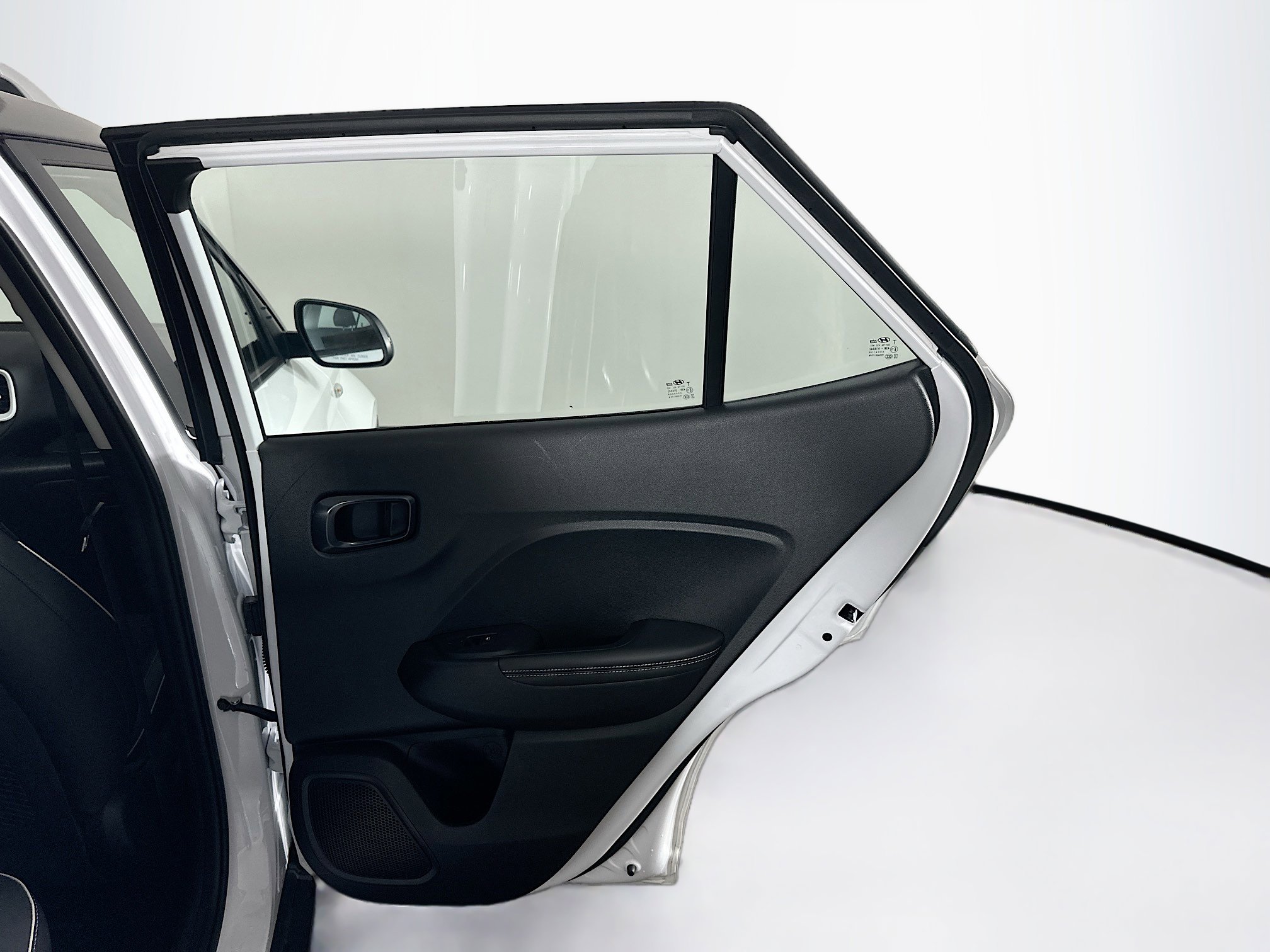 Used 2025 Hyundai Venue Limited image 30