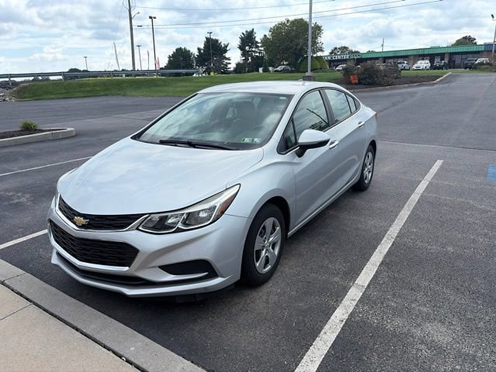 Certified 2017 Chevrolet Cruze LS FWD image 4