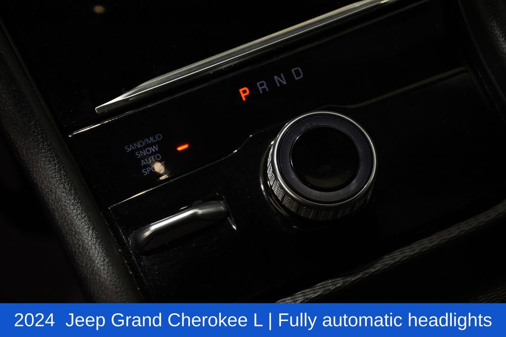 Used 2024 Jeep Grand Cherokee L Limited w/ Luxury Tech Group II image 24