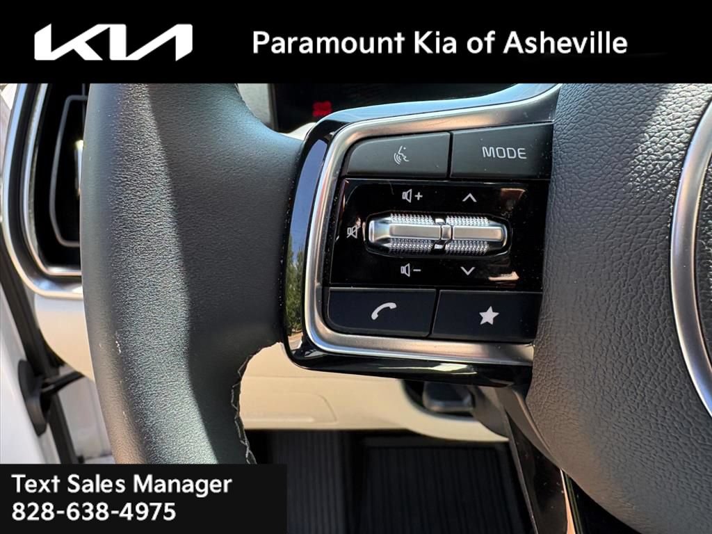 Certified 2025 Kia Sorento EX w/ Panoramic Sunroof Package AWD/4WD image 13