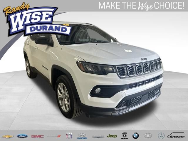 Used 2024 Jeep Compass Latitude AWD/4WD image 1