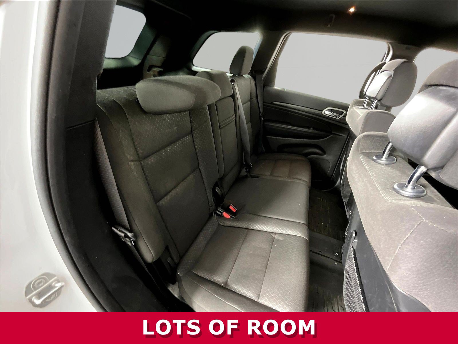 Used 2021 Jeep Grand Cherokee Laredo AWD/4WD image 24
