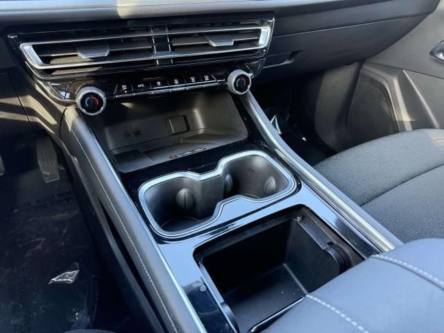 Used 2024 Chevrolet Traverse LT w/ LPO, Floor Liner Package image 32