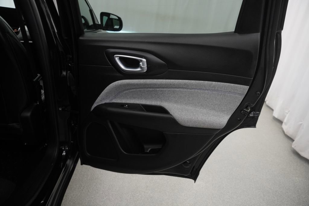 Certified 2023 Jeep Compass Latitude image 43
