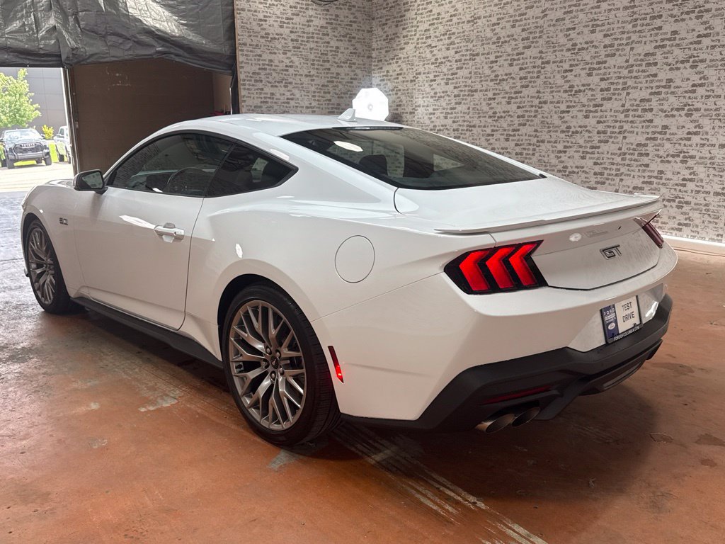 Used 2025 Ford Mustang GT Premium RWD image 5