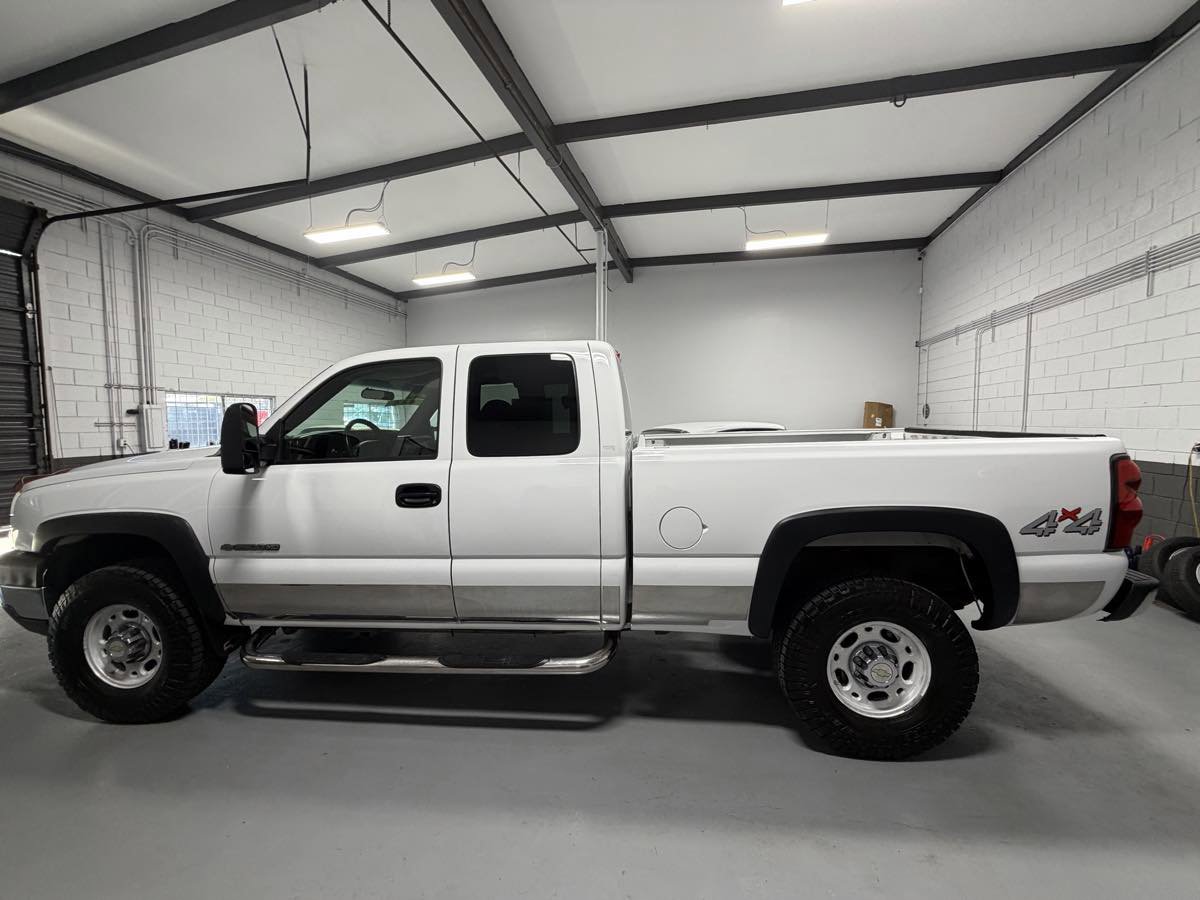 Used 2006 Chevrolet Silverado 2500 LS w/ Skid Plate Package AWD/4WD image 10