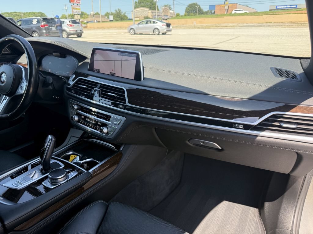 Used 2020 BMW 740i xDrive w/ M Sport Package AWD/4WD image 31