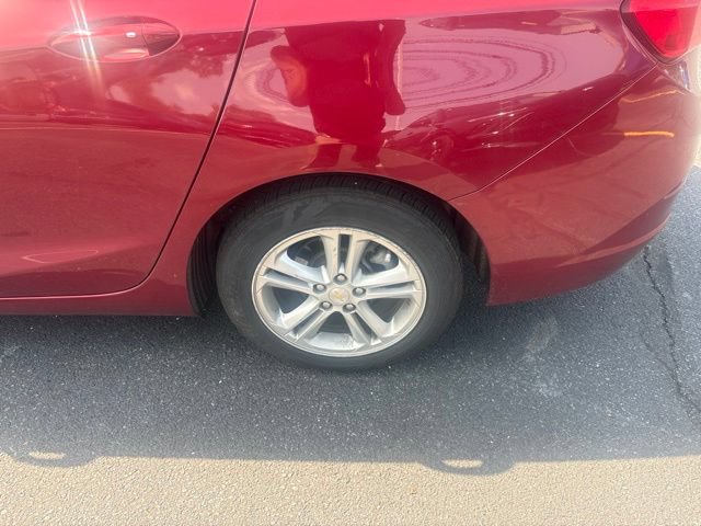 Used 2018 Chevrolet Cruze LT w/ Convenience Package FWD image 16