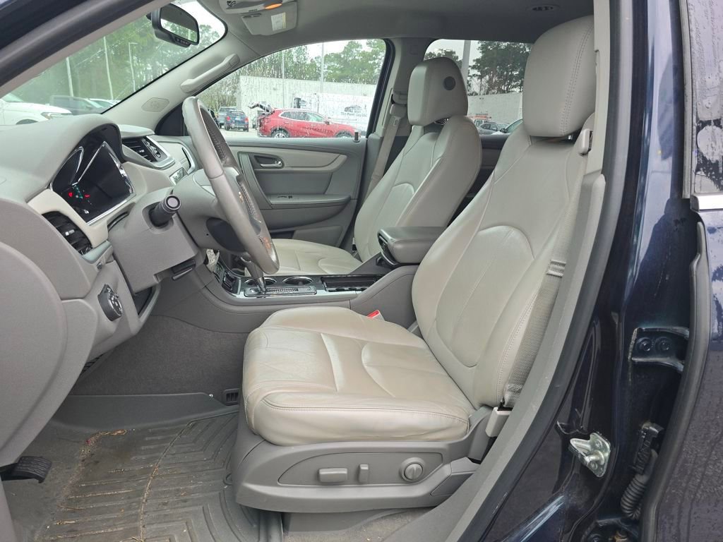 Used 2017 Chevrolet Traverse LT image 28