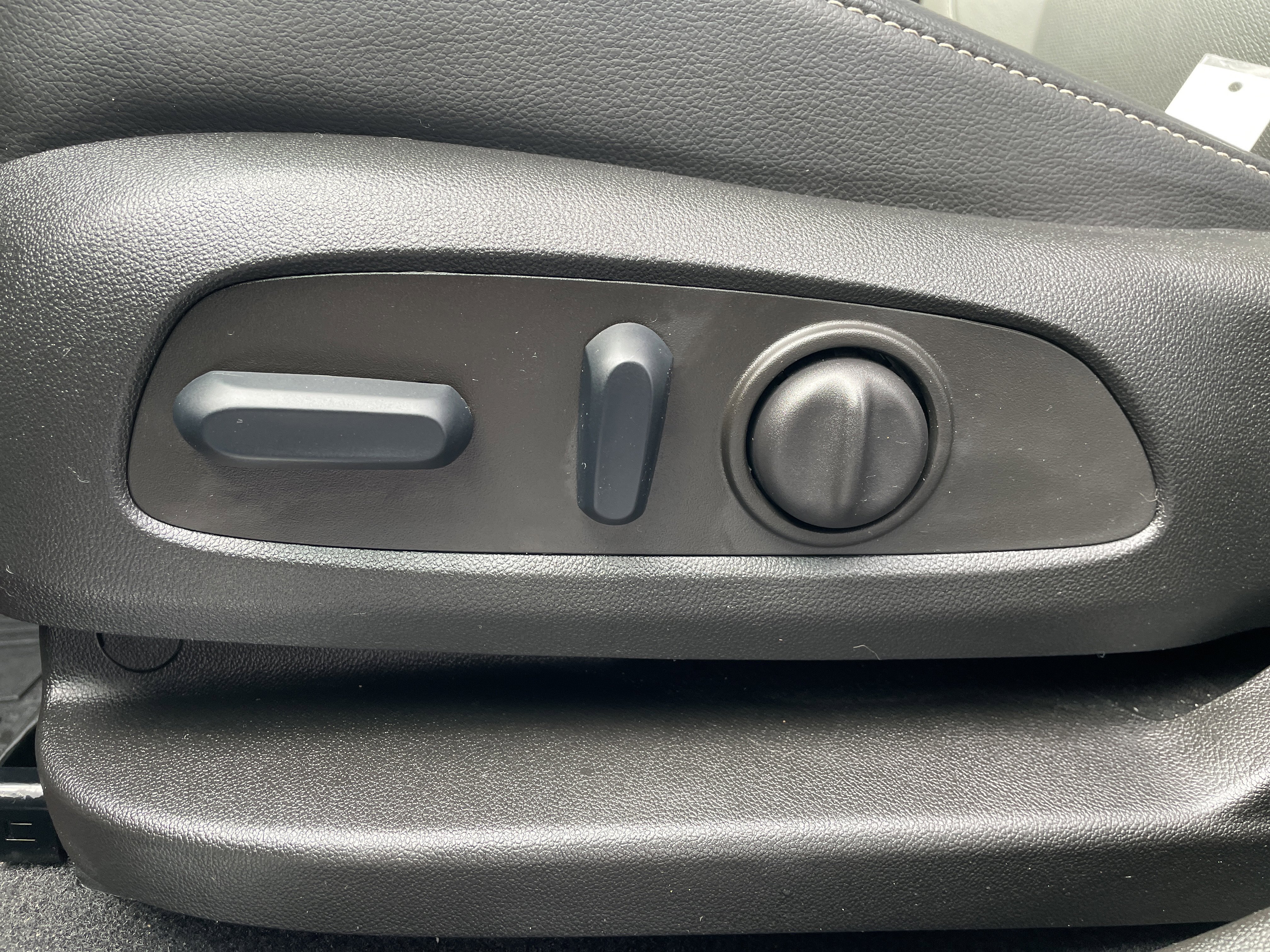 Certified 2023 GMC Acadia SLT w/ Elevation Edition image 31