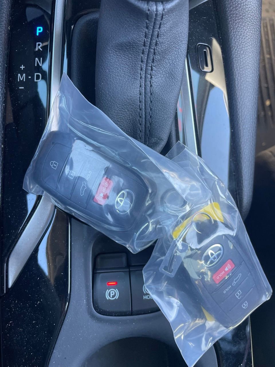 Used 2025 Toyota Corolla Cross XLE w/ Convenience Package image 14