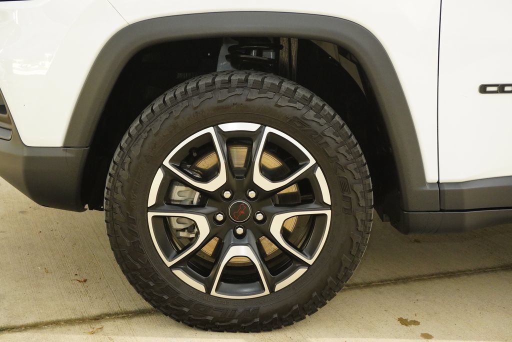 Used 2025 Jeep Compass Trailhawk w/ Trailhawk Elite Group AWD/4WD image 9