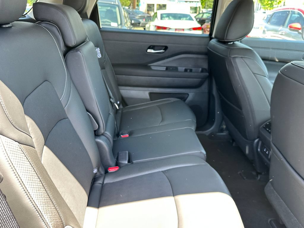 New 2026 Nissan Pathfinder SL FWD image 17