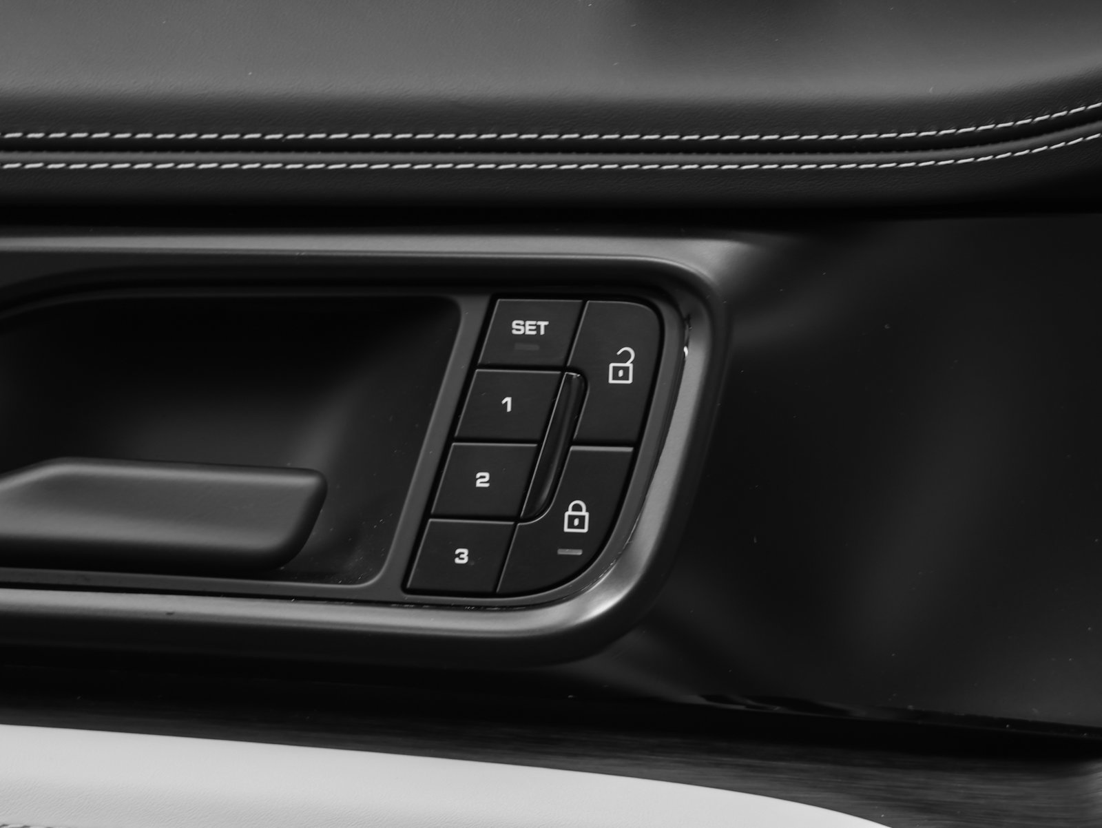 Certified 2026 Porsche Panamera 4 E-Hybrid AWD/4WD image 30