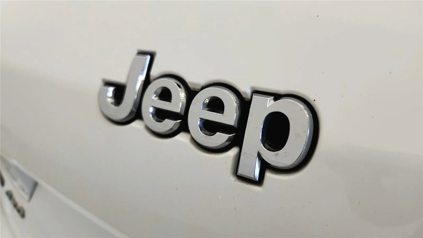 Used 2022 Jeep Grand Cherokee L Laredo w/ Luxury Tech Group I AWD/4WD image 16