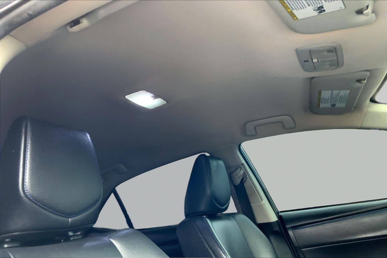 Used 2018 Toyota Corolla SE FWD image 13