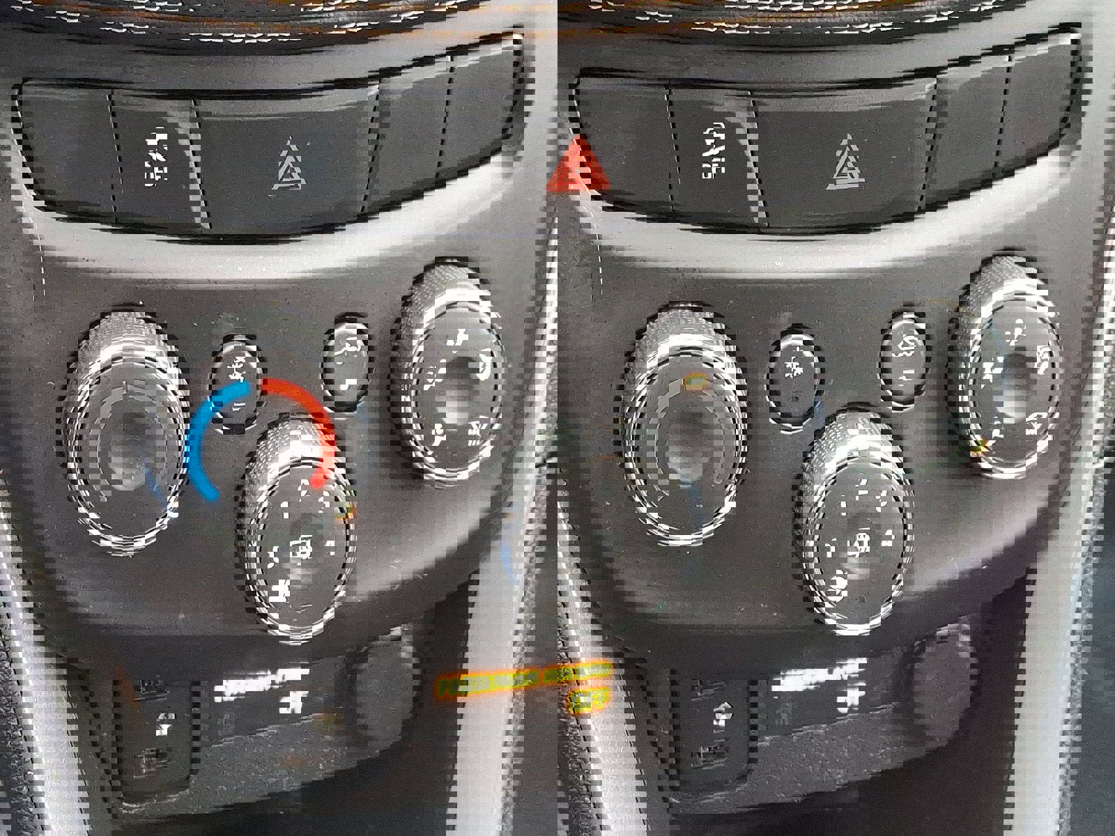 Used 2022 Chevrolet Trax LT w/ LT Convenience Package image 16