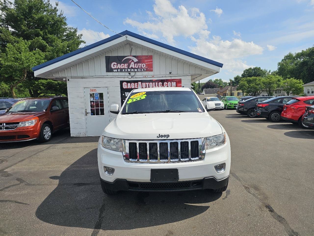 Used 2013 Jeep Grand Cherokee Laredo w/ Laredo E Group AWD/4WD image 2