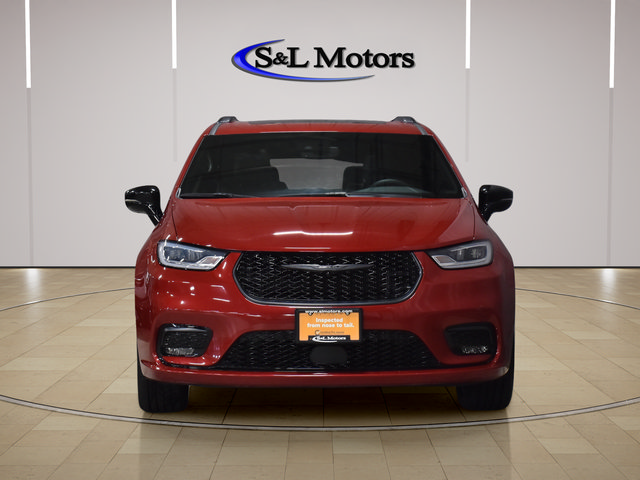 Certified 2025 Chrysler Pacifica Limited FWD image 2