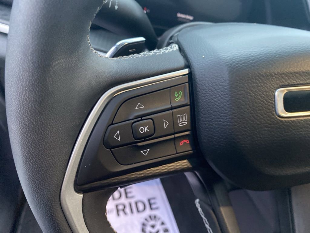 Used 2023 Jeep Grand Cherokee L Laredo image 28