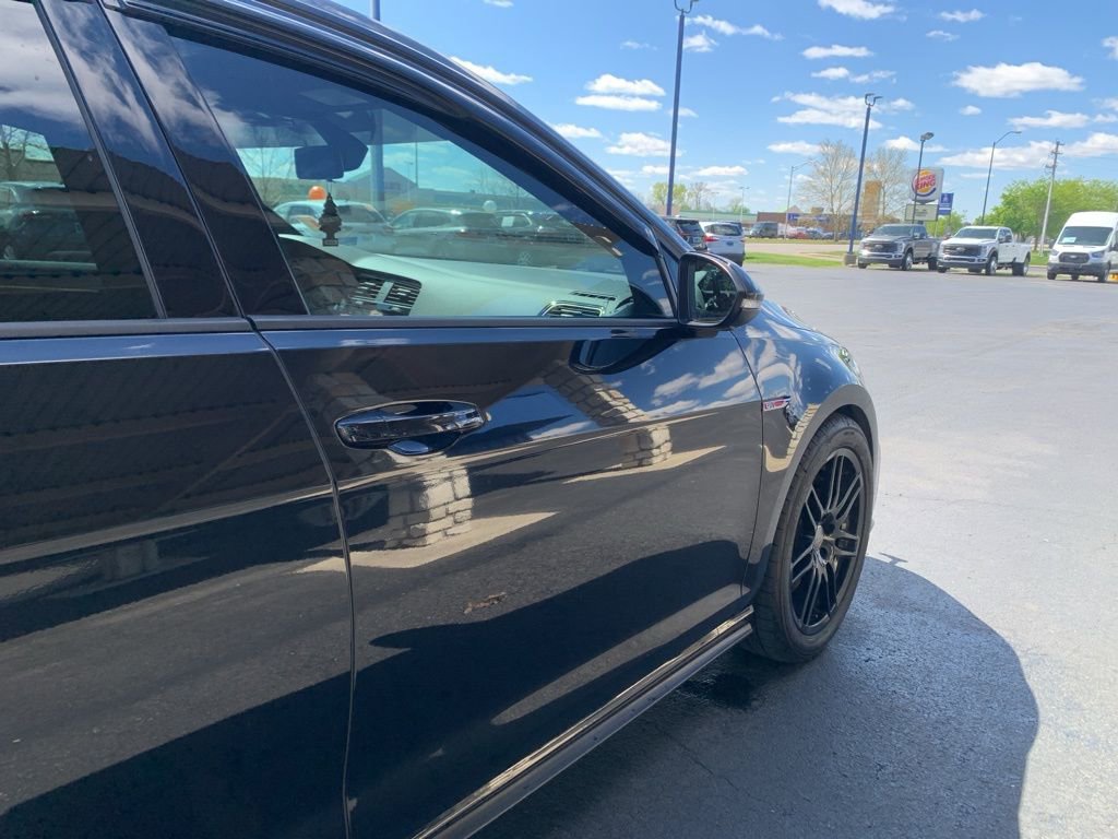 Used 2018 Volkswagen GTI SE FWD image 40