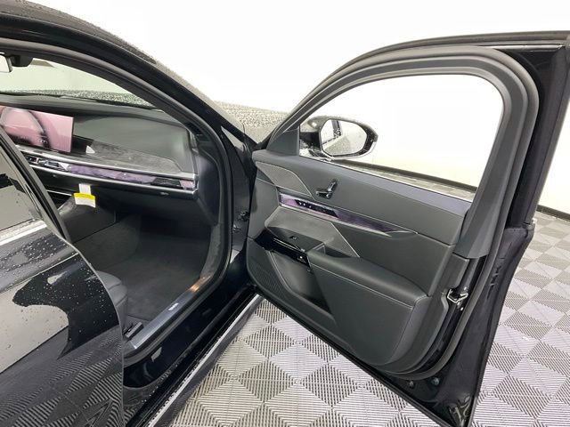 Used 2024 BMW i7 eDrive50 image 35