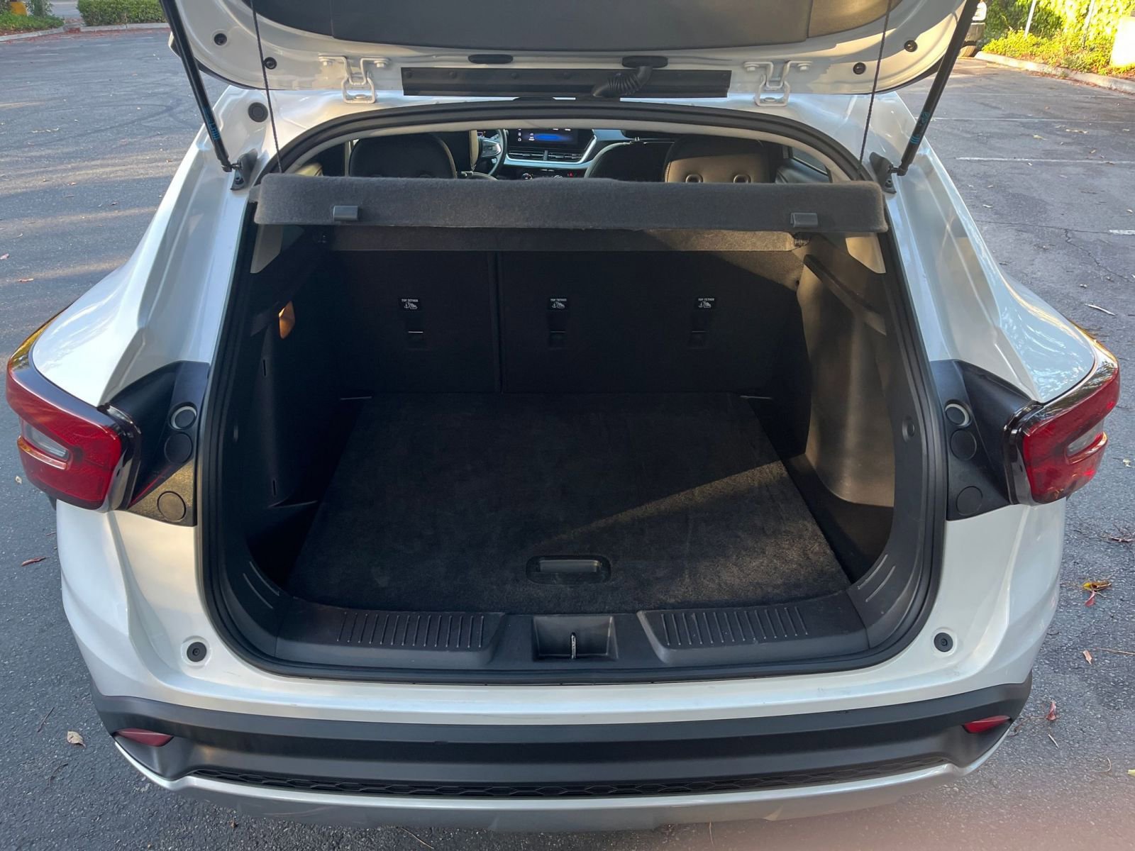 Used 2025 Chevrolet Trax LT w/ LT Convenience Package image 29