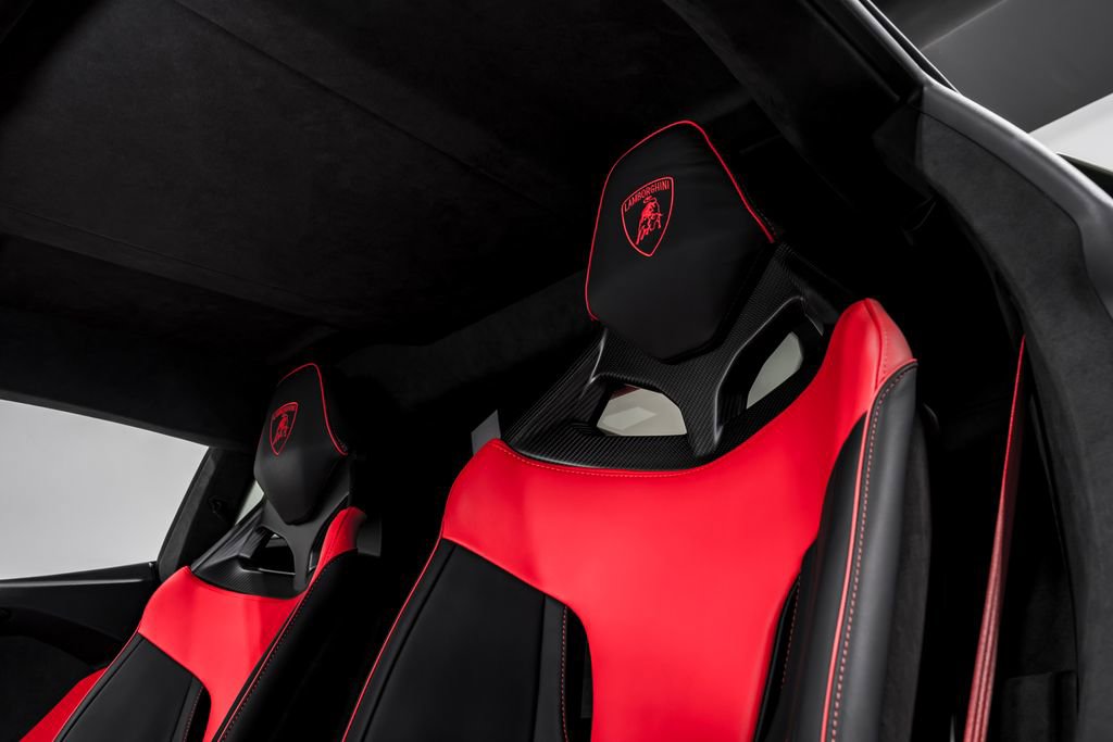 Used 2025 Lamborghini Revuelto image 18