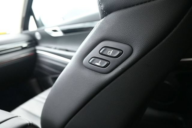 Used 2025 Genesis GV80 2.5T Standard AWD/4WD image 32