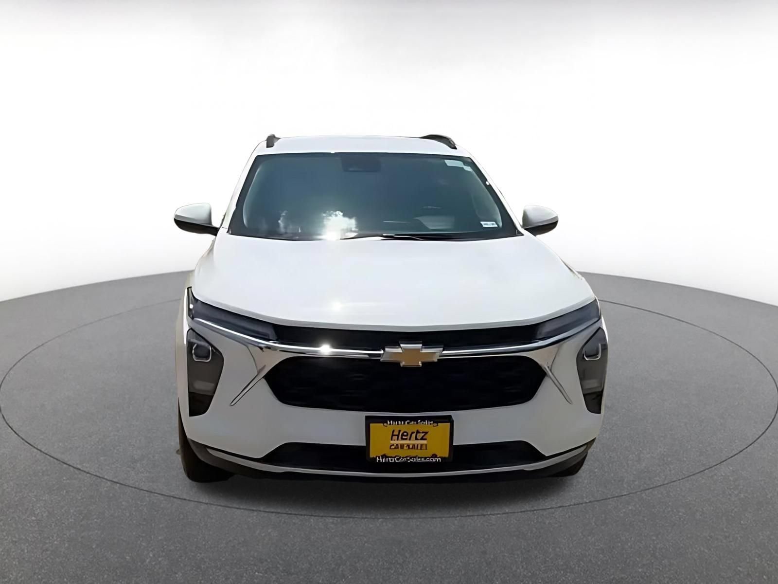 Used 2025 Chevrolet Trax LT FWD image 4