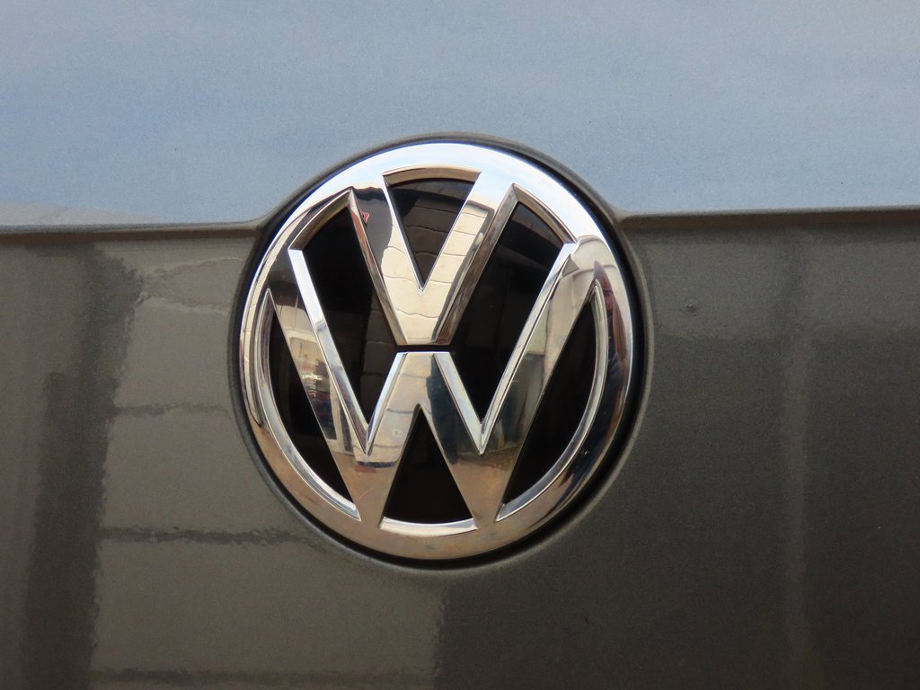 Used 2018 Volkswagen Tiguan S image 17