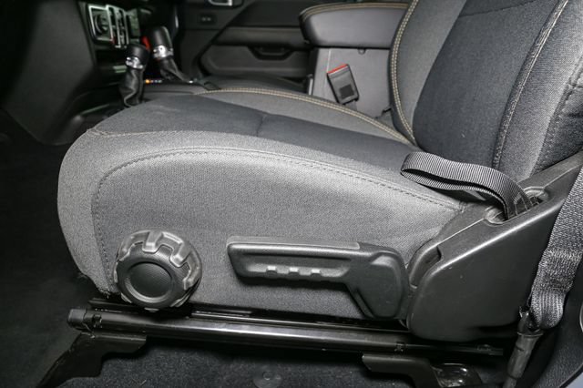 Used 2026 Jeep Wrangler Unlimited Sahara AWD/4WD image 36