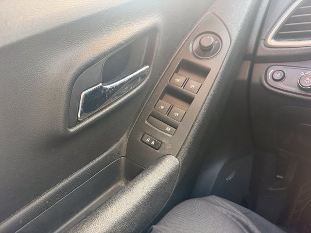 Used 2019 Chevrolet Trax LT w/ Sun & Sound Package FWD image 14
