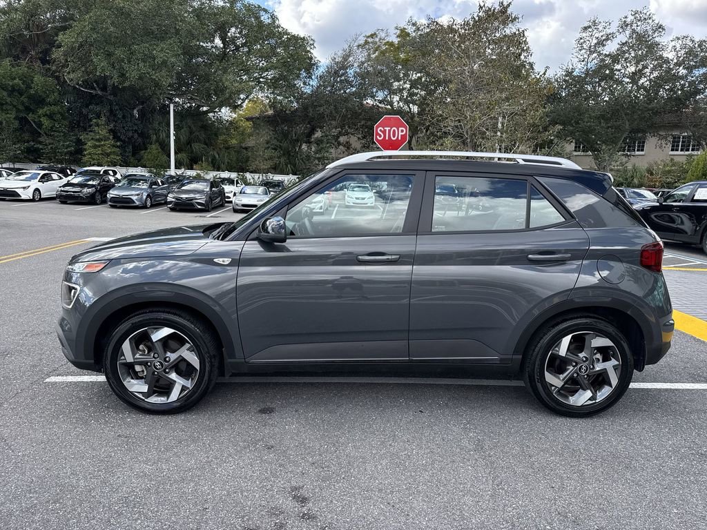 Used 2024 Hyundai Venue Limited image 12