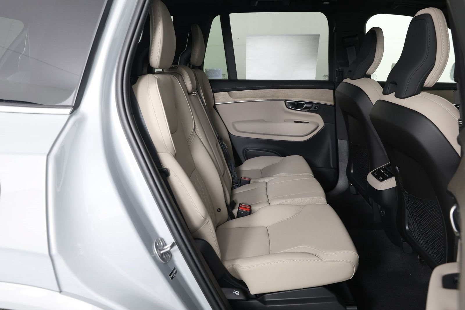 New 2026 Volvo XC90 B5 Plus w/ Protection Package AWD/4WD image 11